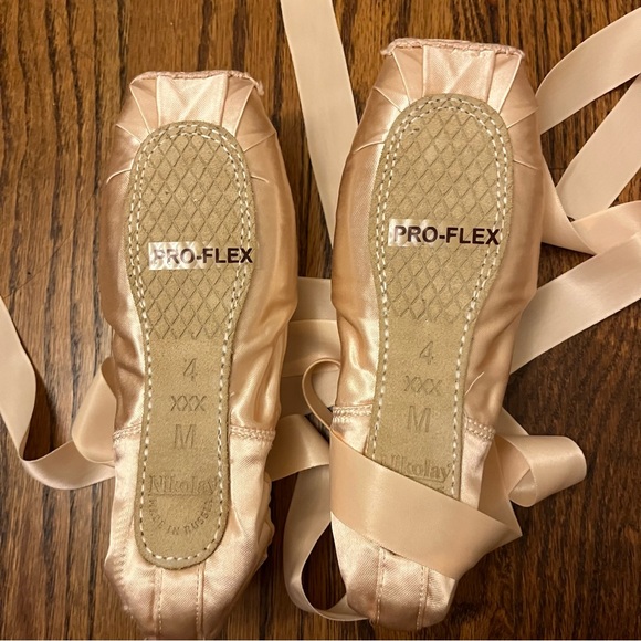 Nikolay Pointe Shoes 3007 Pro Flex 🌸 - Picture 2 of 5